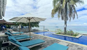 Nusa Lembongan beach pool