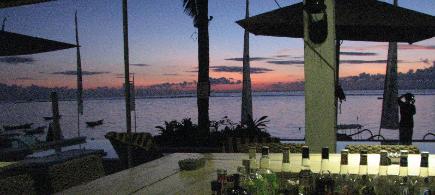 Mainski Lembongan hotel at sunset