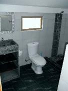 Mainski Lembongan Upstairs Suite bathroom