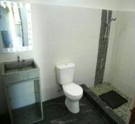 Standard Bathroom at Mainski, Nusa Lembongan Hotel, Bali.