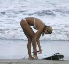 Girls surf Nusa Lembongan, Balii too!