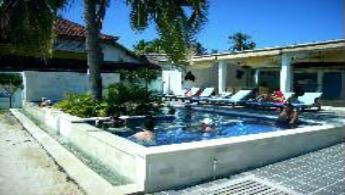 Mainski Nusa Lembongan swimming pool.