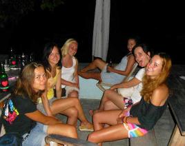 Relax at Mainsi. Nusa Lembongan Hotel